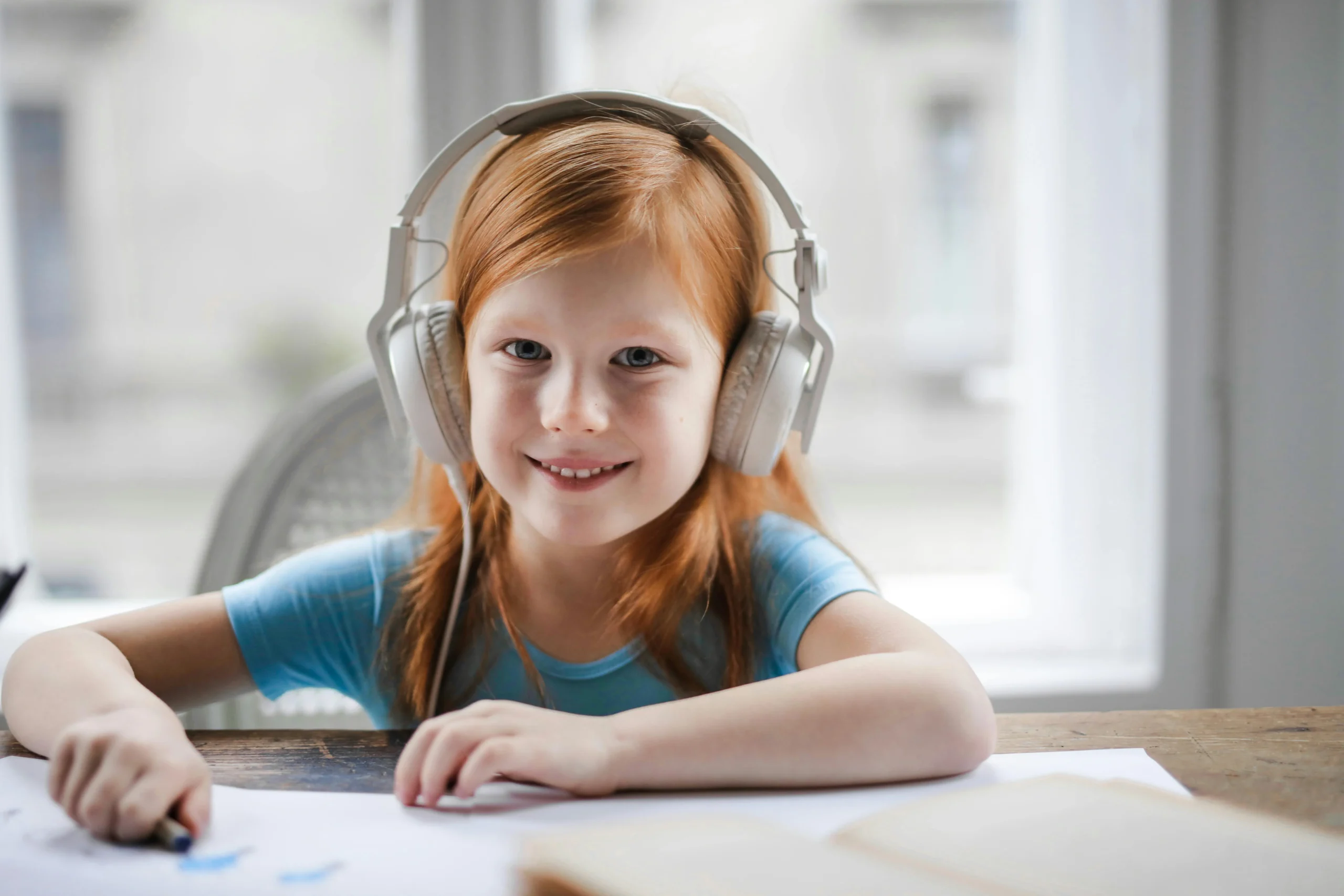 Histoires audio enfant gratuites : le guide 2026